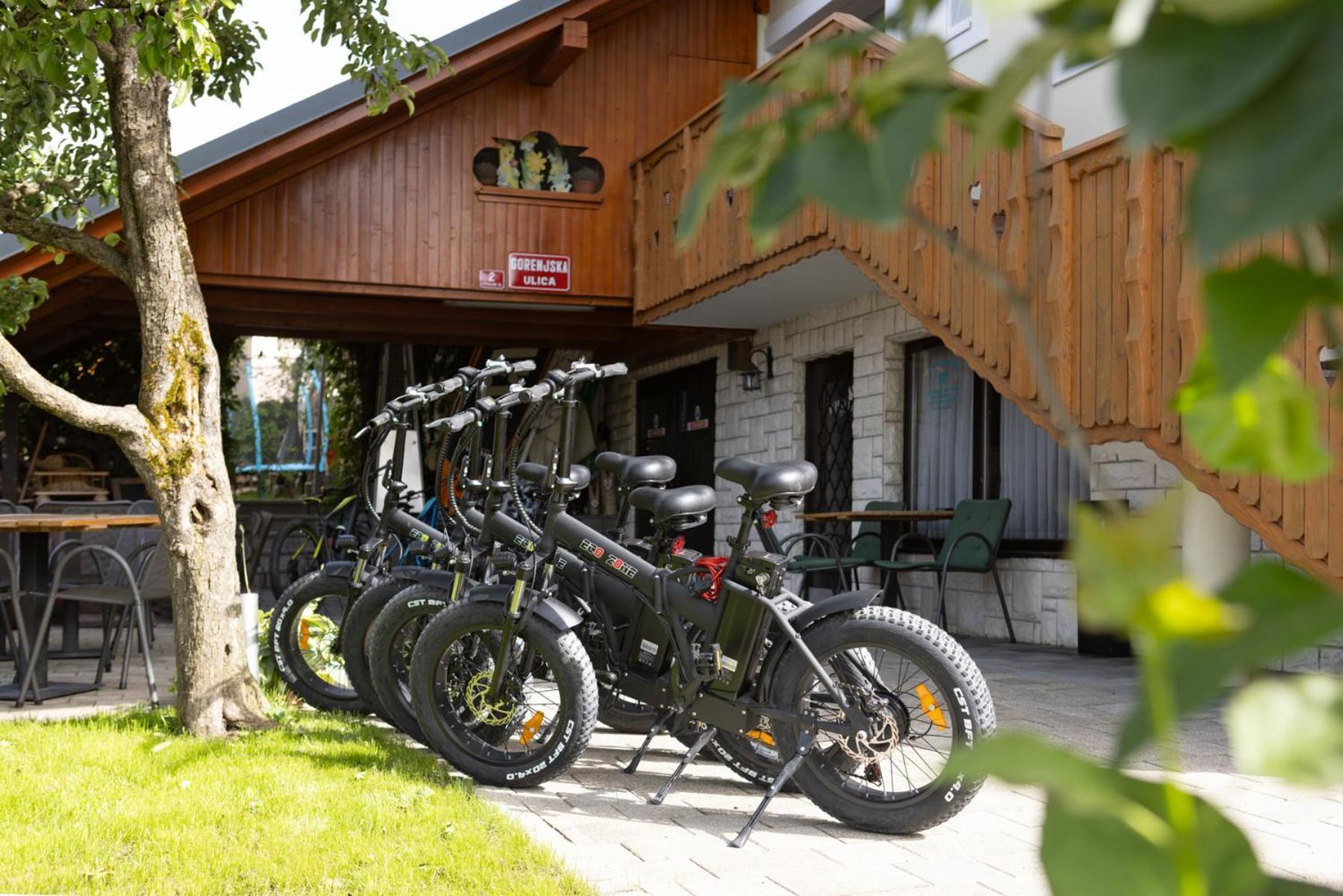 Gostisce Pri Dveh Petelinih Hotel Bled Luaran gambar