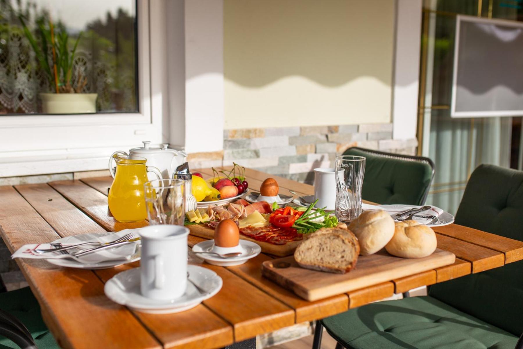 Gostisce Pri Dveh Petelinih Hotel Bled Luaran gambar