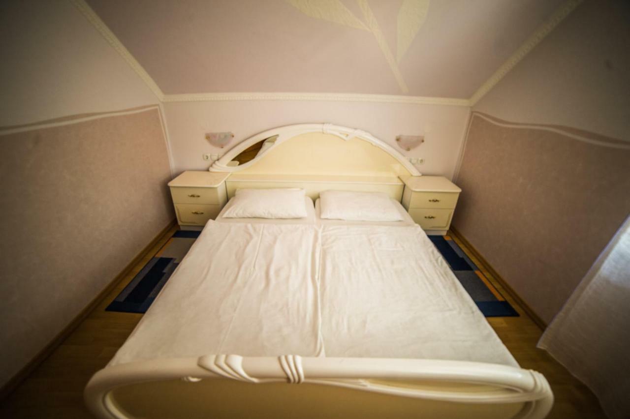 Gostisce Pri Dveh Petelinih Hotel Bled Luaran gambar