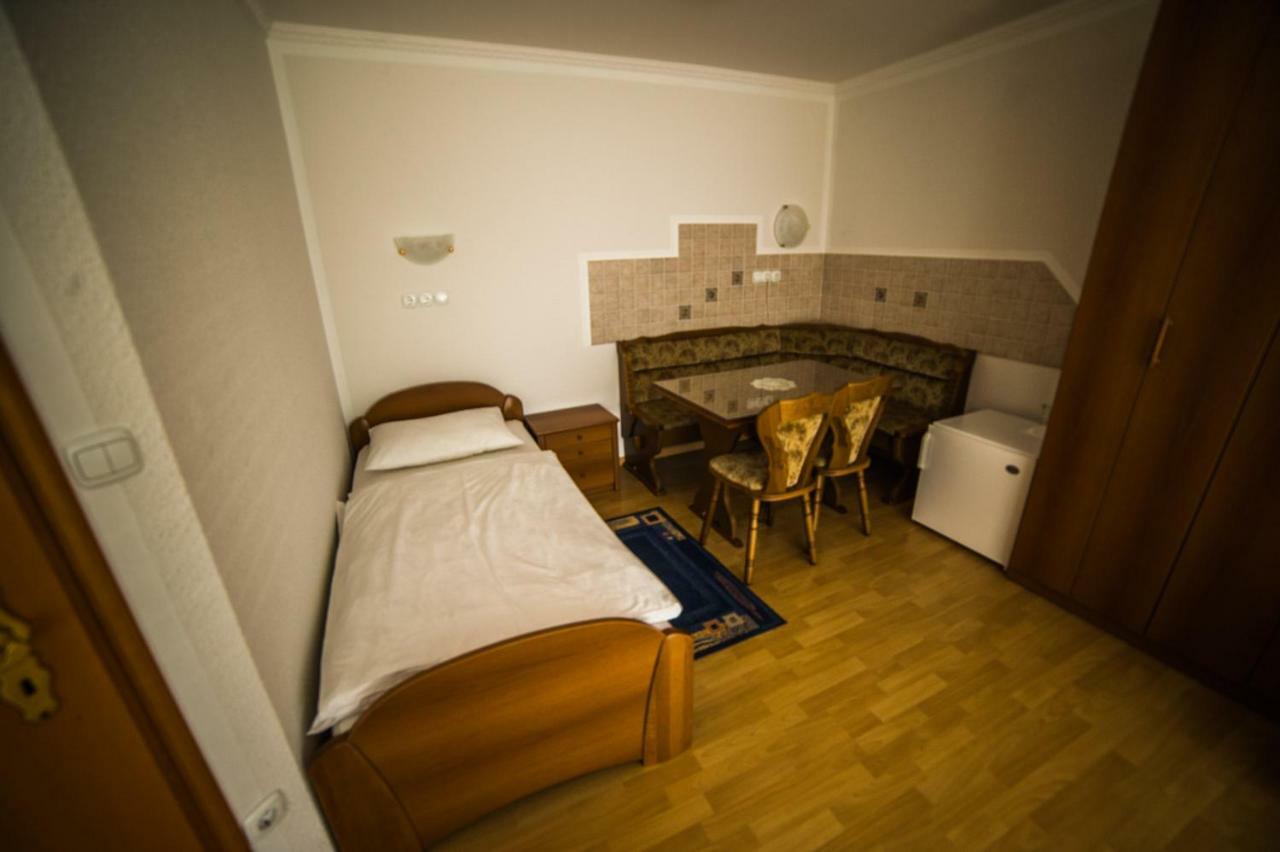 Gostisce Pri Dveh Petelinih Hotel Bled Luaran gambar