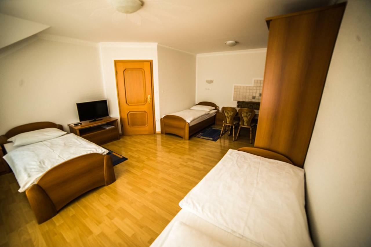 Gostisce Pri Dveh Petelinih Hotel Bled Luaran gambar